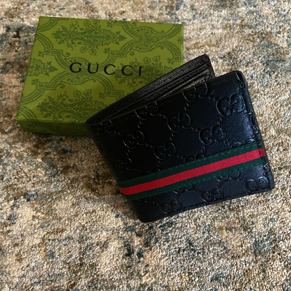 NWTGucci Black Embossed Leather wallet with Green and Red Strip